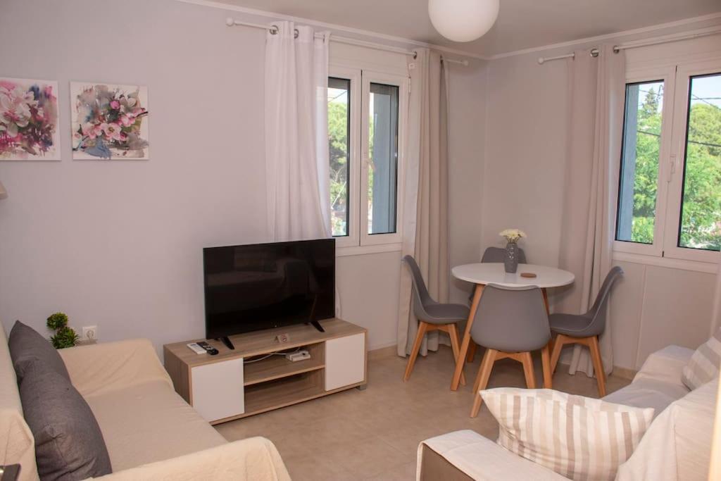 Anadora 2: Hospitable Stone House With Yard Apartment Alexandroupoli Bagian luar foto